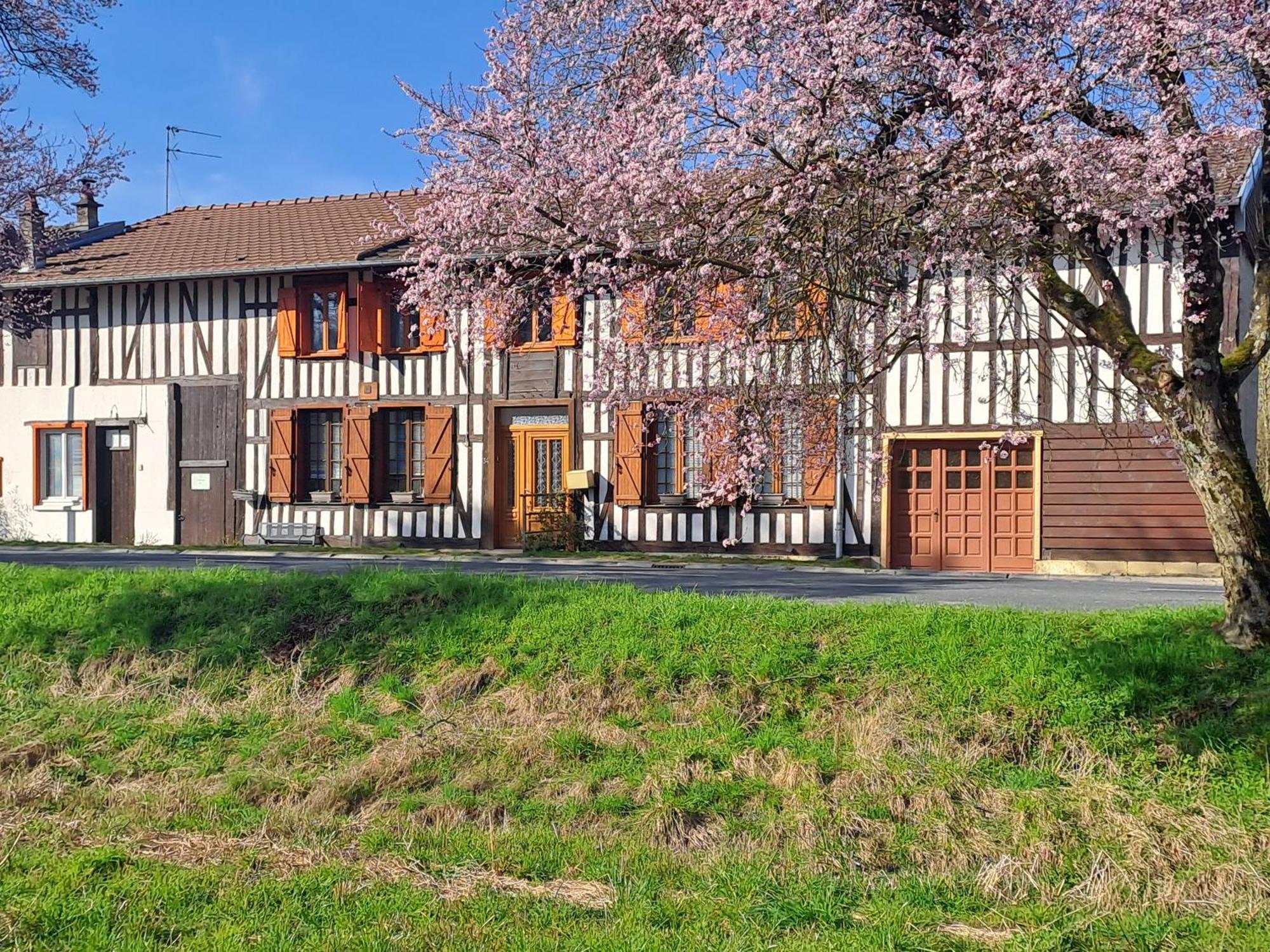 Chatrou Chatelraould-Saint-Louvent Экстерьер фото